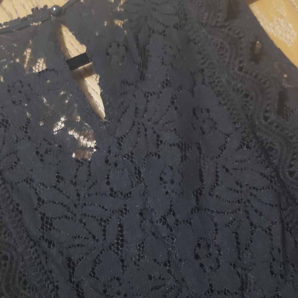 New boutique lace V Neck tank - Picture 7 of 7